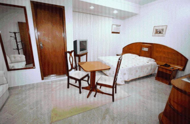 Cristal Executive Hotel Francisco Beltrão Zimmer foto